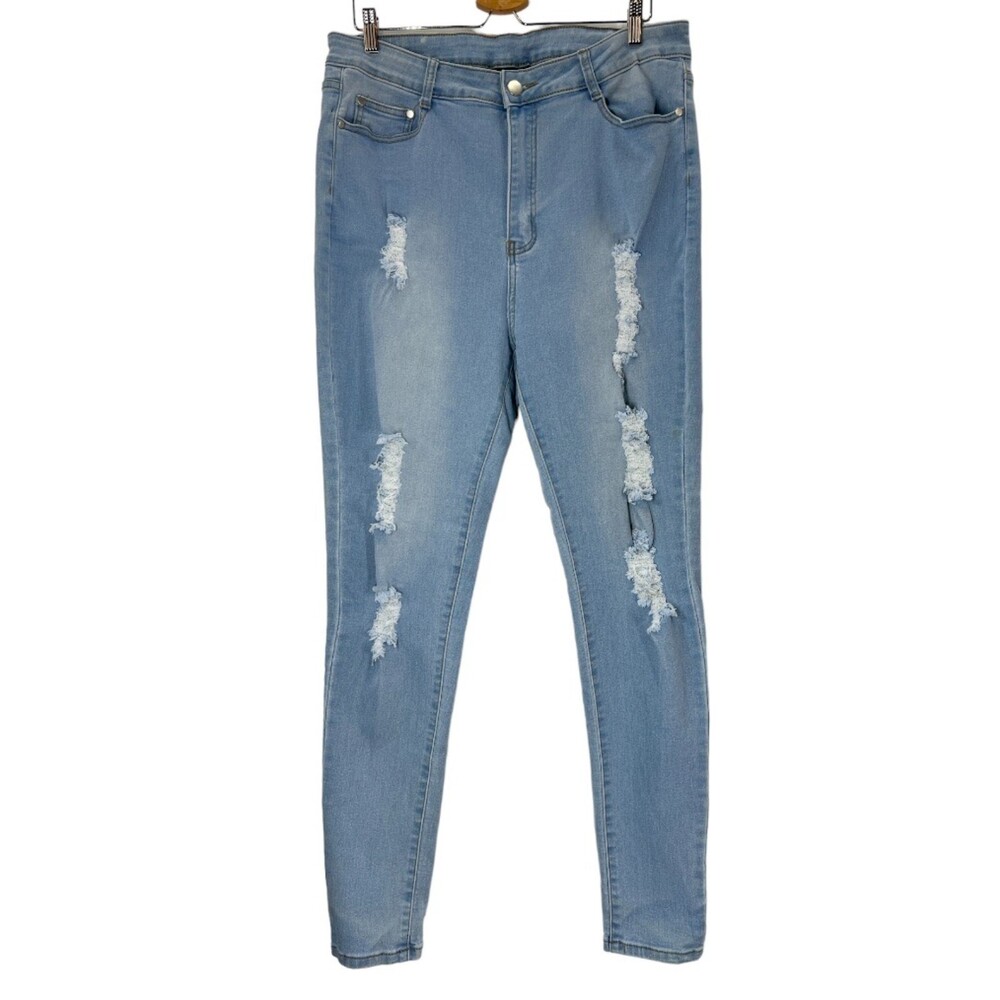 Women's 3X Straight Leg Jeans B.O.B Light Wash Distressed